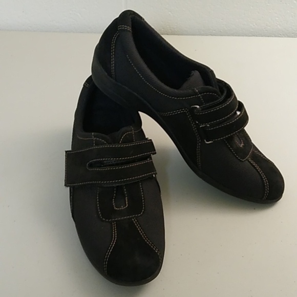 STRICTLY COMFORT SUEDE LEATHER UPPER, RUBBER SOLE, WALKING ATHLETIC SHOE - Picture 1 of 11